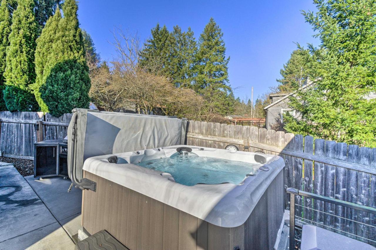 Puget Sound Cabin With Hot Tub And Water Views! Bremerton Exteriér fotografie
