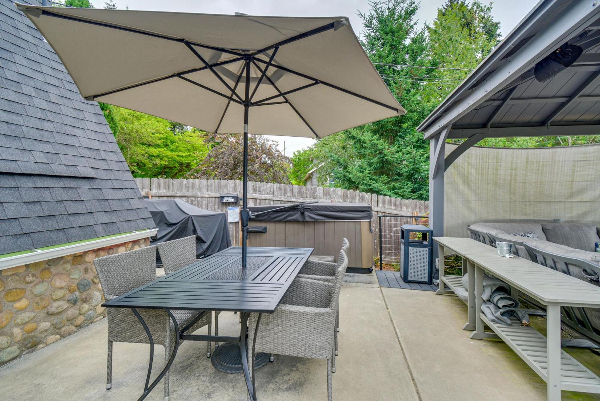 Puget Sound Cabin With Hot Tub And Water Views! Bremerton Exteriér fotografie